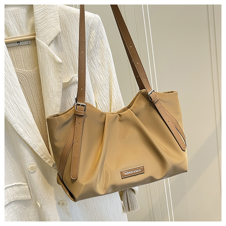 Cross-Border Tote Bag for Women, Same Style as the Scarecrow Bag, Retro Large Capacity New Shoulder Bag, Stylish Commuter Crossbody Bag