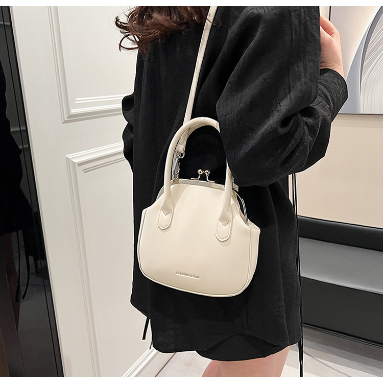 Women's Medium Pu Leather Solid Color Vintage Style Classic Style Buckle Dome Bag display picture 5