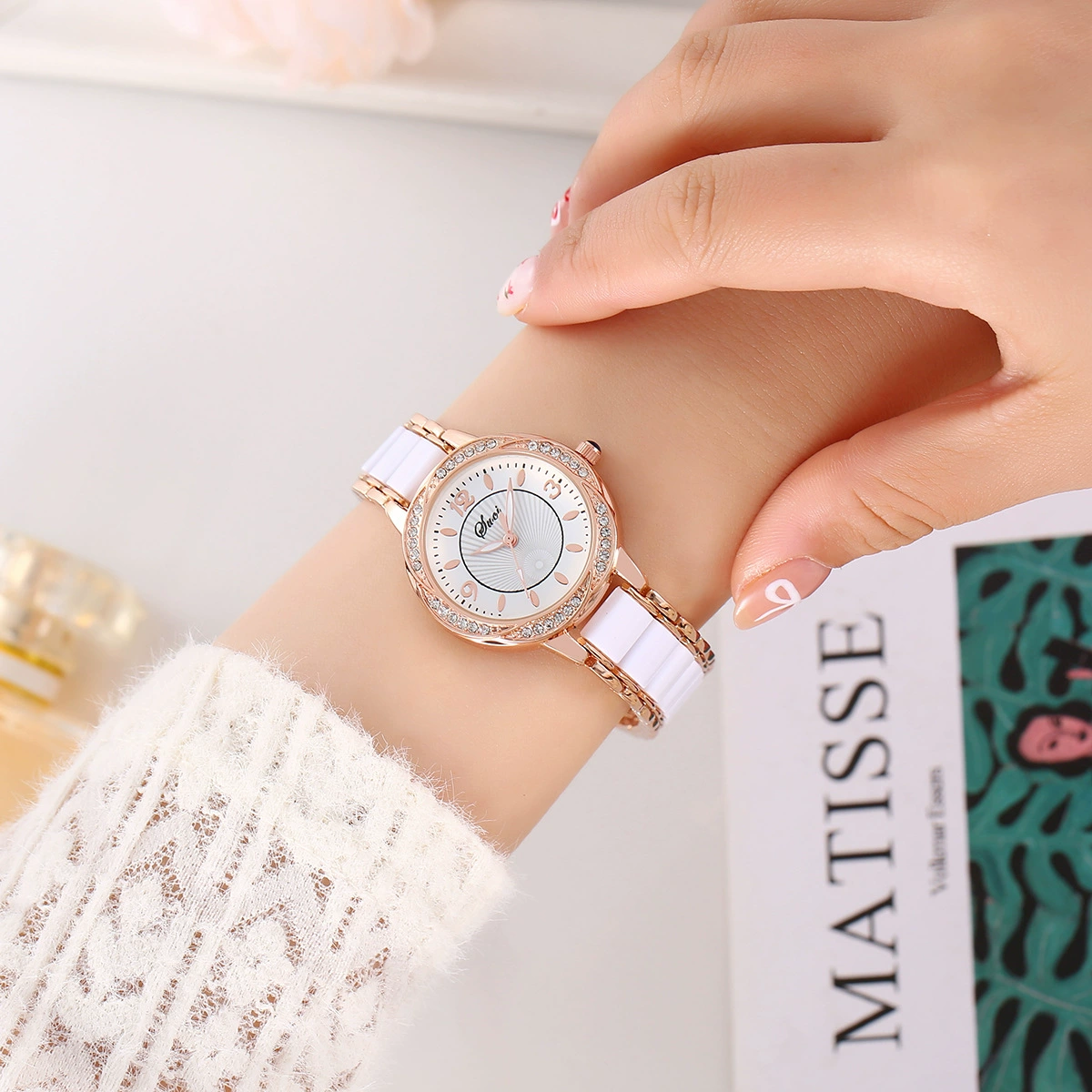 Fashion Quartz Watch TikTok Style, City Strap, Waterproof, Rose Gold Accents