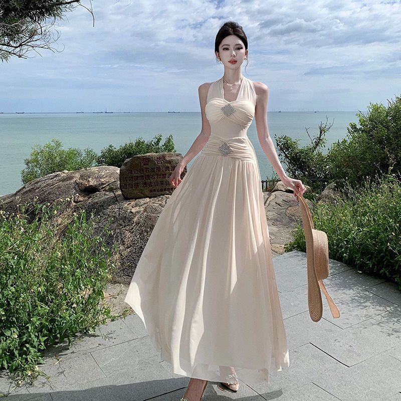 Light Luxury Beauty Dress, New French Style Sweet Halter Neck Sleeveless Halter Neck Bow Evening Dress, Romantic and Elegant New Product
