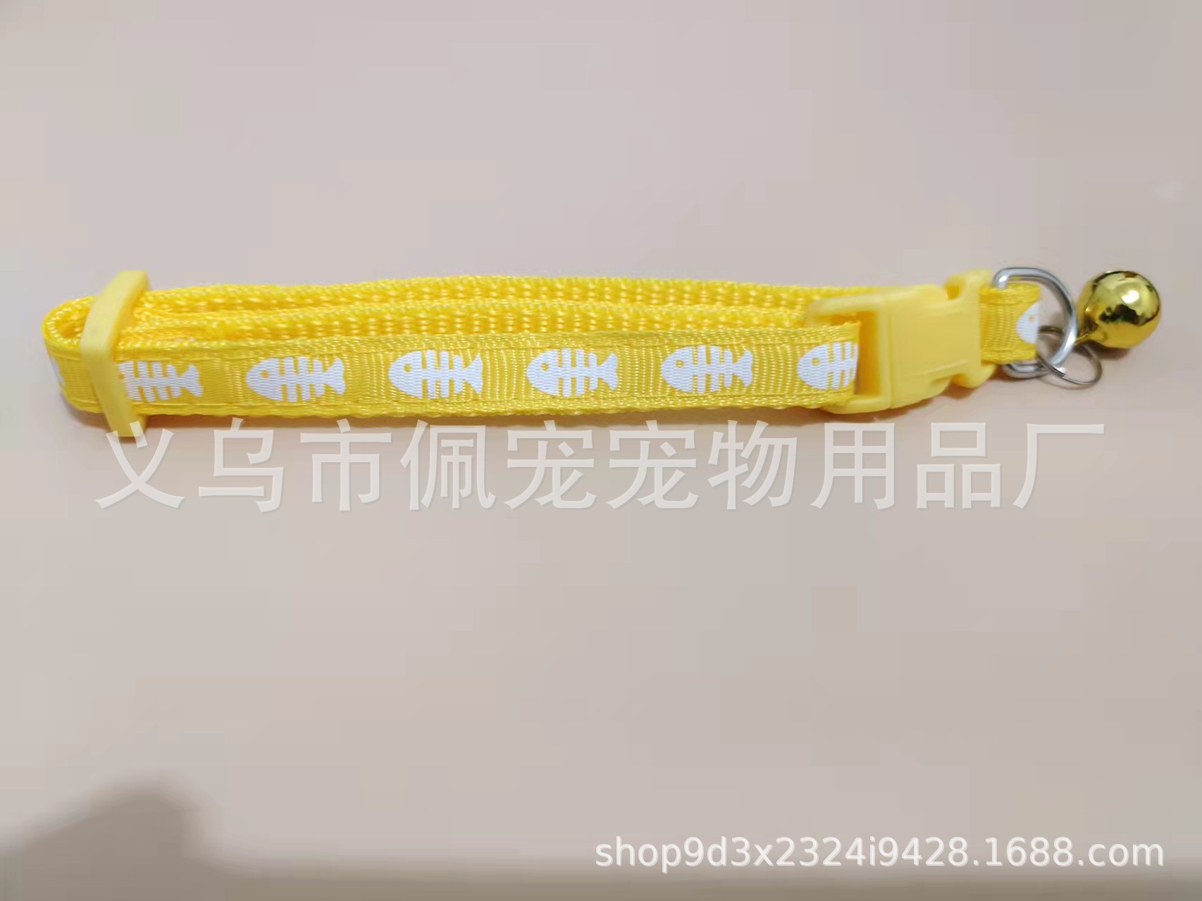 Peg Baby 1.0cm gato collar anti-perdida hueso de pescado collar de mascota campanas anti-perdida diseño