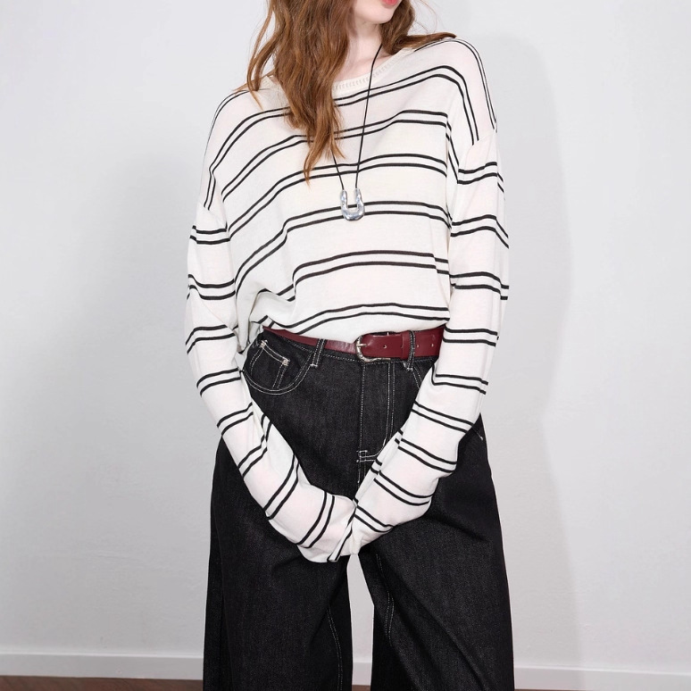2025 Early Autumn New Round Neck Knitwear Light Knitwear Black and White Stripesd Pullover Blouse D403Om40Am00