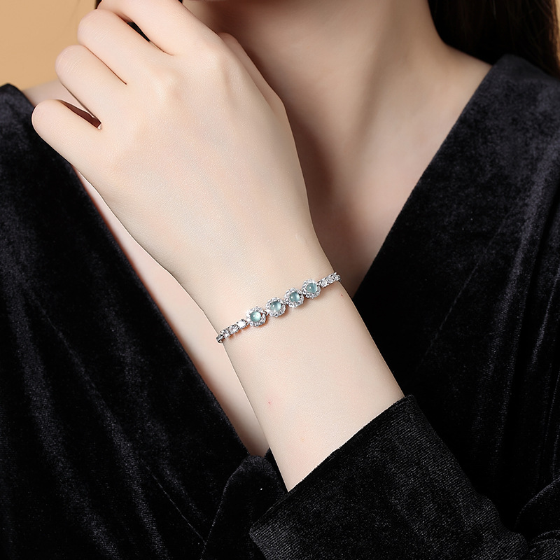 Pulsera de jade S925 plata con diamantes completos, exquisito lujo ligero, joyería de mano de agua azul natural para mujer, moda OL todos los días, mujer salvaje