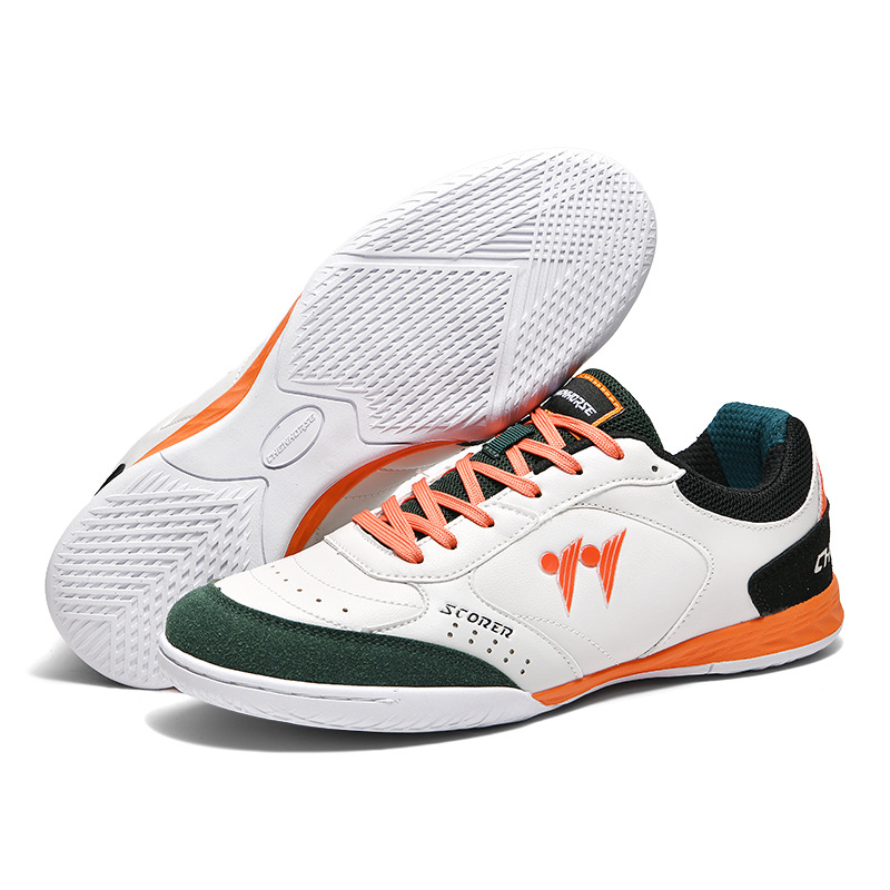 2025 zapatos de fútbol transfronterizos nuevos colores resistentes al desgaste anti-deslizante para hombres y mujeres zapatos de entrenamiento planos de altura baja estudiantes y adolescentes