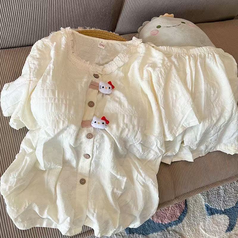 Apricot KT cat buttons [short-sleeved shorts]