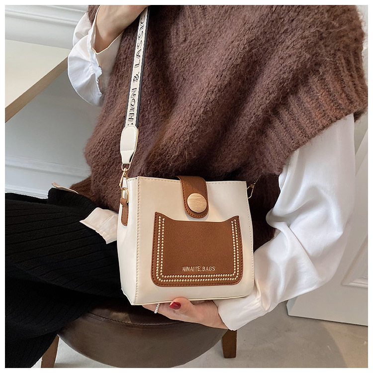 Fresh Contrast Color Bucket Bag High Quality Bag Women's Autumn 2022 New Fashion Net Red Wide Shoulder Strap Shoulder Crossbody Bag display picture 15