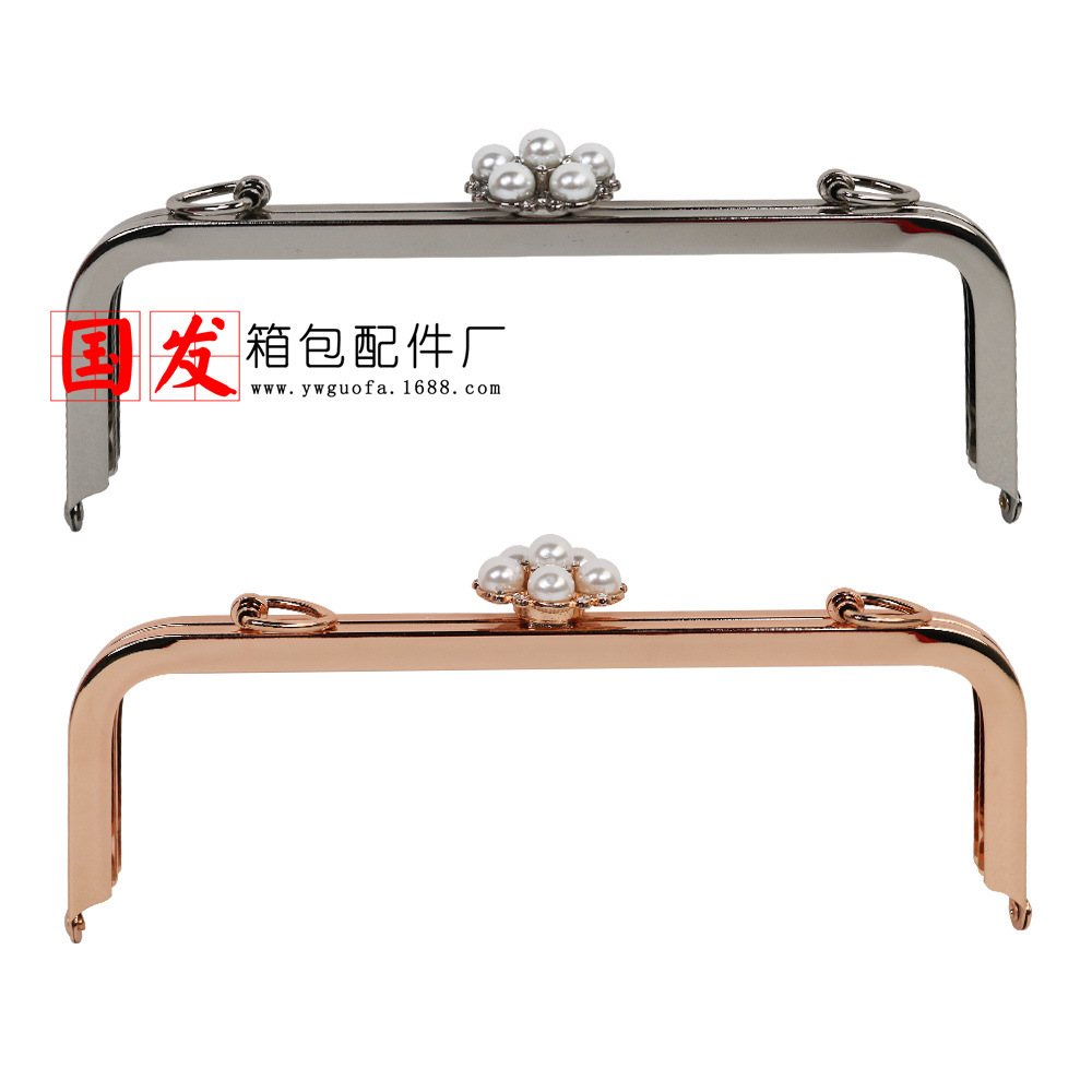 [Nuevo producto] agujero de tornillo 20 * 7.5cm cuadrado brillante perla cabeza de diamante oro bolso de mano tricolor