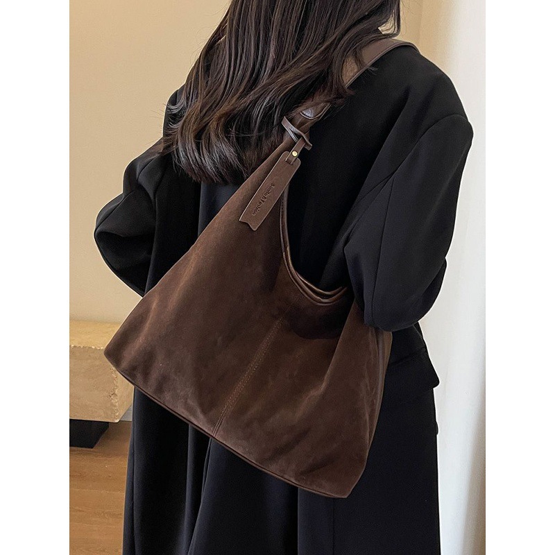 棕色麂绒包包女大容量2025新款秋冬复古上班通勤单肩包百搭托特包