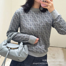 F��ĸ�Ứ��͹�л�ɫ��ëᘿ���Ů�������e�ٴ�A�I��ů���X�L