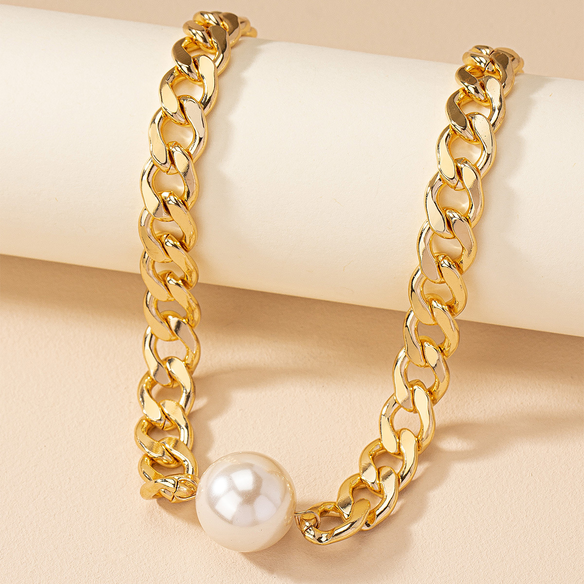 Colar de pérolas dourado para mulher design nicho estilo luxo_voghion.com