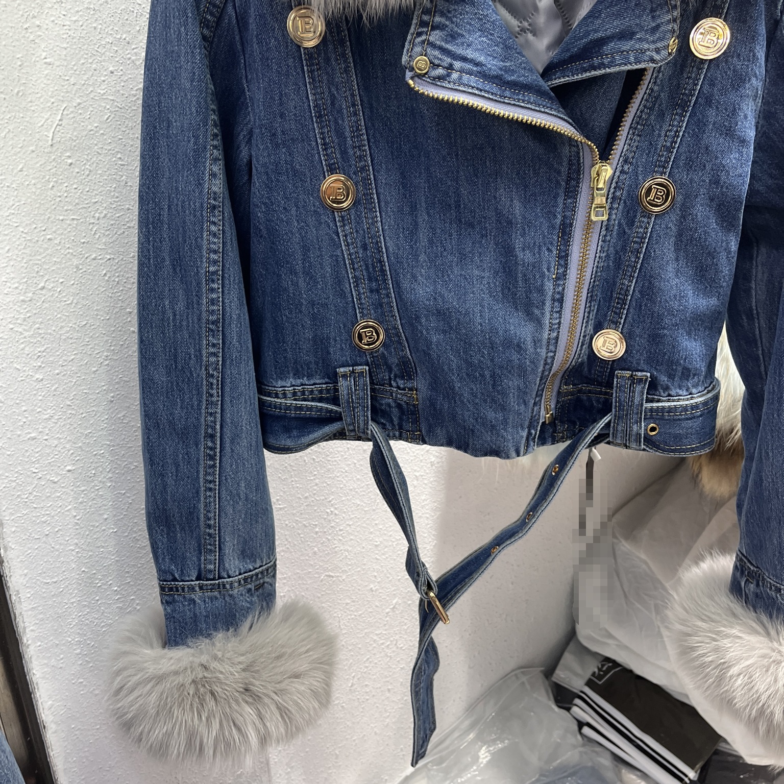 Women's Short Denim Jacket With Fox Fur Collar & Lining, Stylish Cropped Coat For Petite, Streetwear Fashion Outerwear_mkmklike.com