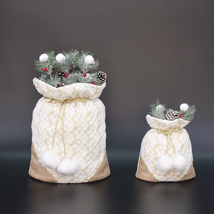 Decoraciones navideñas transfronterizas 2025 nuevas bolsas de regalo navideñas de tela adornos de escena para decoración de árboles de Navidad al por mayor.