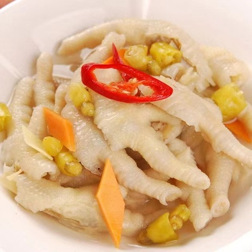 Chopped chili peppers, small millet chili peppers, Sichuan specialty Tianjiao wild mountain chili, homemade pickled chicken feet seasoning, pickled vegetables, and brine