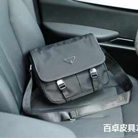 P拉达男士尼龙翻盖挎包休闲斜挎邮差包大容量翻盖单肩包图片实拍