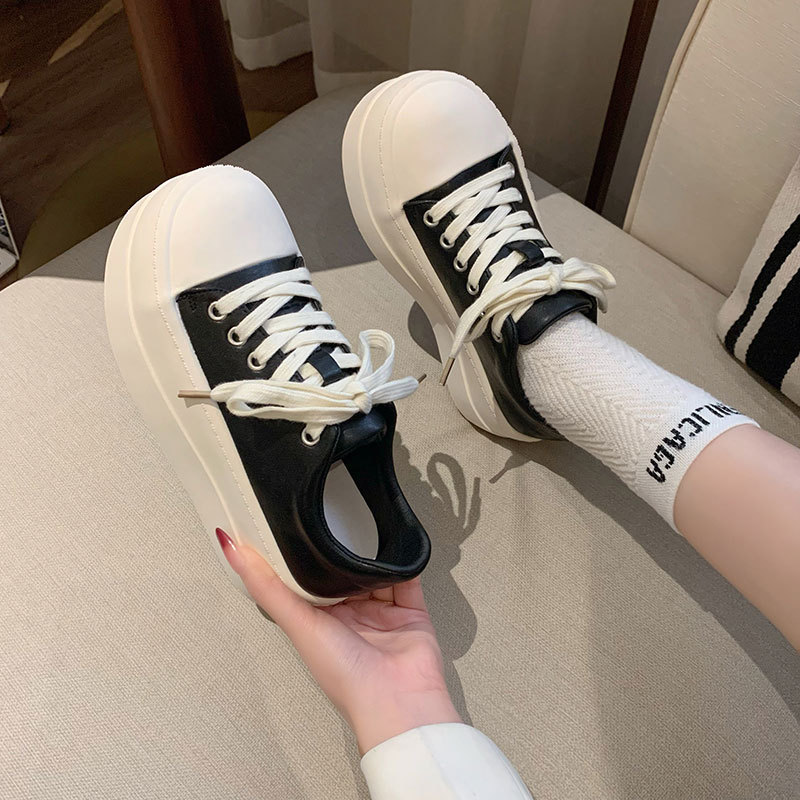 Zapatos de pan de cabeza grande para mujeres zapatos blancos pequeños aumentados en el otoño de 2026 nuevos zapatos de mujer versátiles zapatos de skate casuales