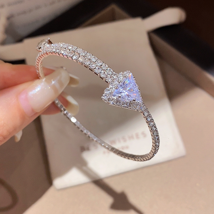 El temperamento francés arco de zircon pulsera de doble capa dulce ins pulsera de viento lujoso ligero de alto nivel sensación de joyas versátiles para mujeres
