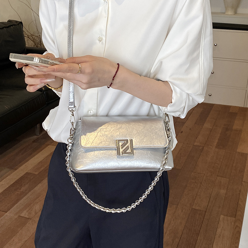 Temperamento exquisito bolso cuadrado para mujeres 2026 nuevo retro bolso de hombro de color sólido alto valor de color simple bolso diario image 4