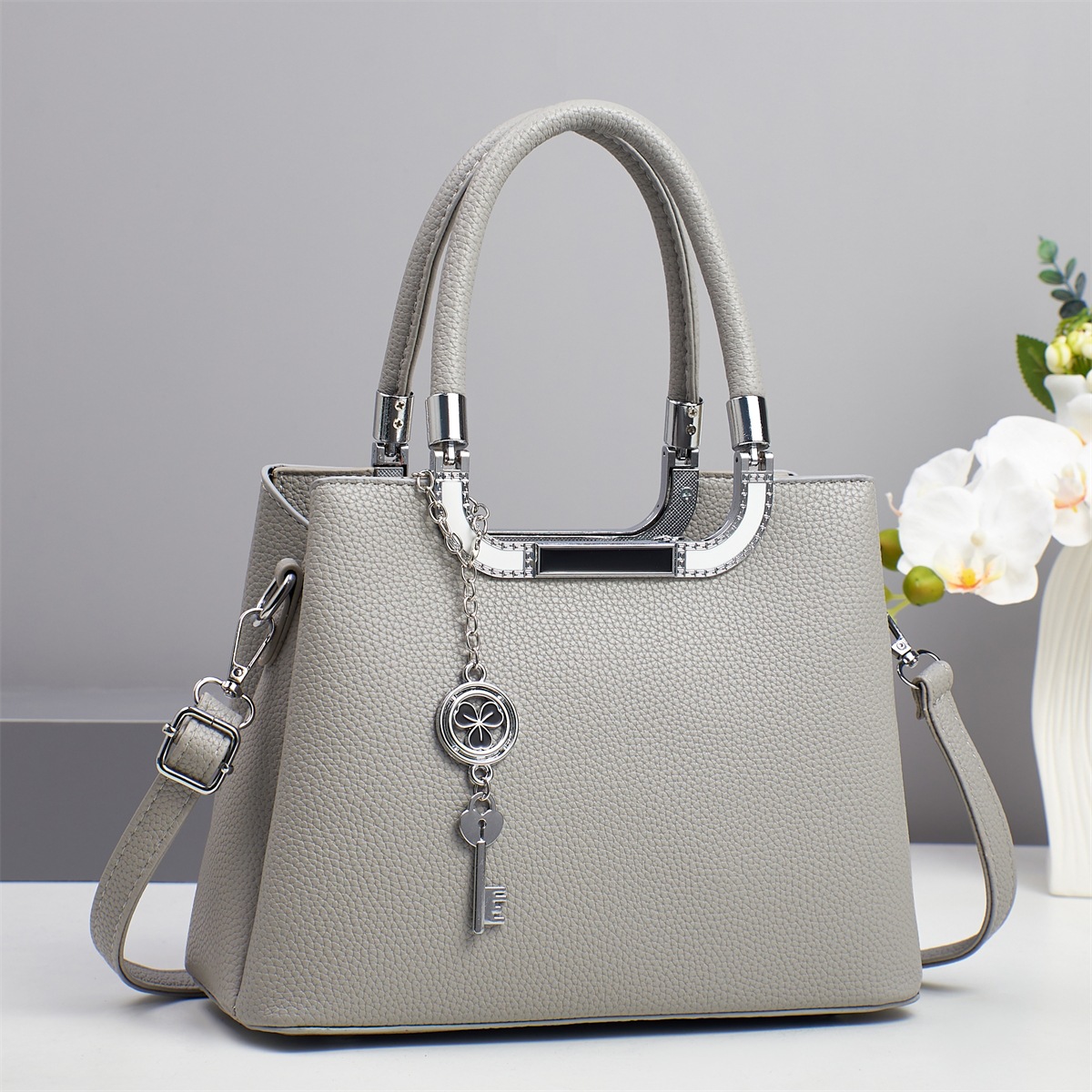 Bolso bandolera de todo fósforo nuevo patrón de lichi de gran capacidad sensación de alta calidad 2025 marca bolso atmosférico mujer de mediana edad