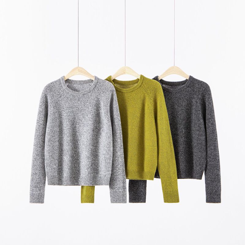 Bo Wei Round Neck Floral Yarn Sweater for Women, New Autumn and Winter Loose Retro Lazy Style Pullover Soft Thick Knit Sweater Trendy