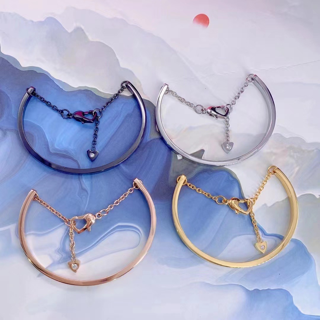 钛钢手链钛钢手镯 新国潮小清新时尚饰品 爱心吊坠手链小饰品