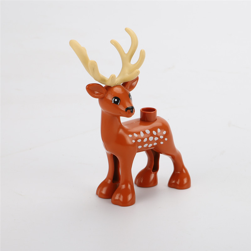 Рогатый пятнистый олень