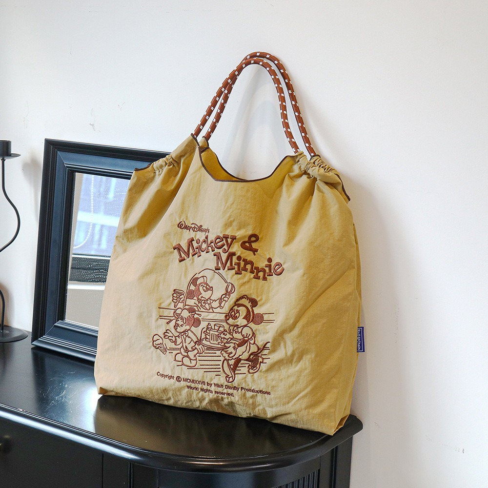 厳選ネット赤同項日系ボールチェーン刺繍レジ袋女性ファッション小衆大容量シングルバッグ潮