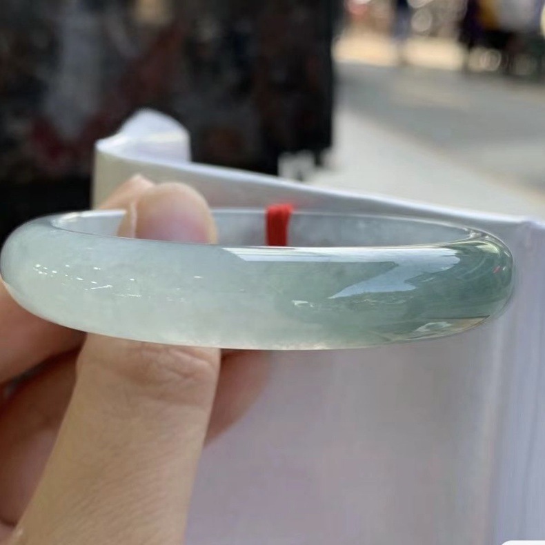 Vòng tay ngọc bích Miến Điện chính hãng nổi hoa nước, đường kính trong 52–64 mm chi tiết 2