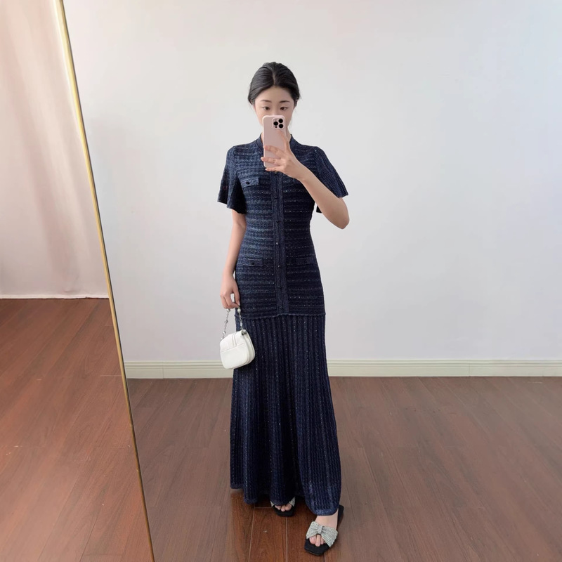 2026S Early Spring Elegant Socialite Style Ribbed Rhinestone Knit Waist-Cinching Short-Sleeve Dress 250540 2026S Early Spring Elegant Socialite Style Ribbed Rhinestone Knit Waist-Cinching Short-Sleeve Dress 250540