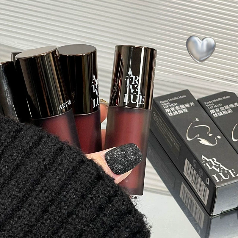 Matte lipstick, lip gloss, punk style, translucent shading