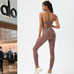 女性用外貿ヨガウェアセット、美しいバックトップ、ヌード感のあるスポーツピラティスヨガパンツ、速乾性トレーニング迷彩柄