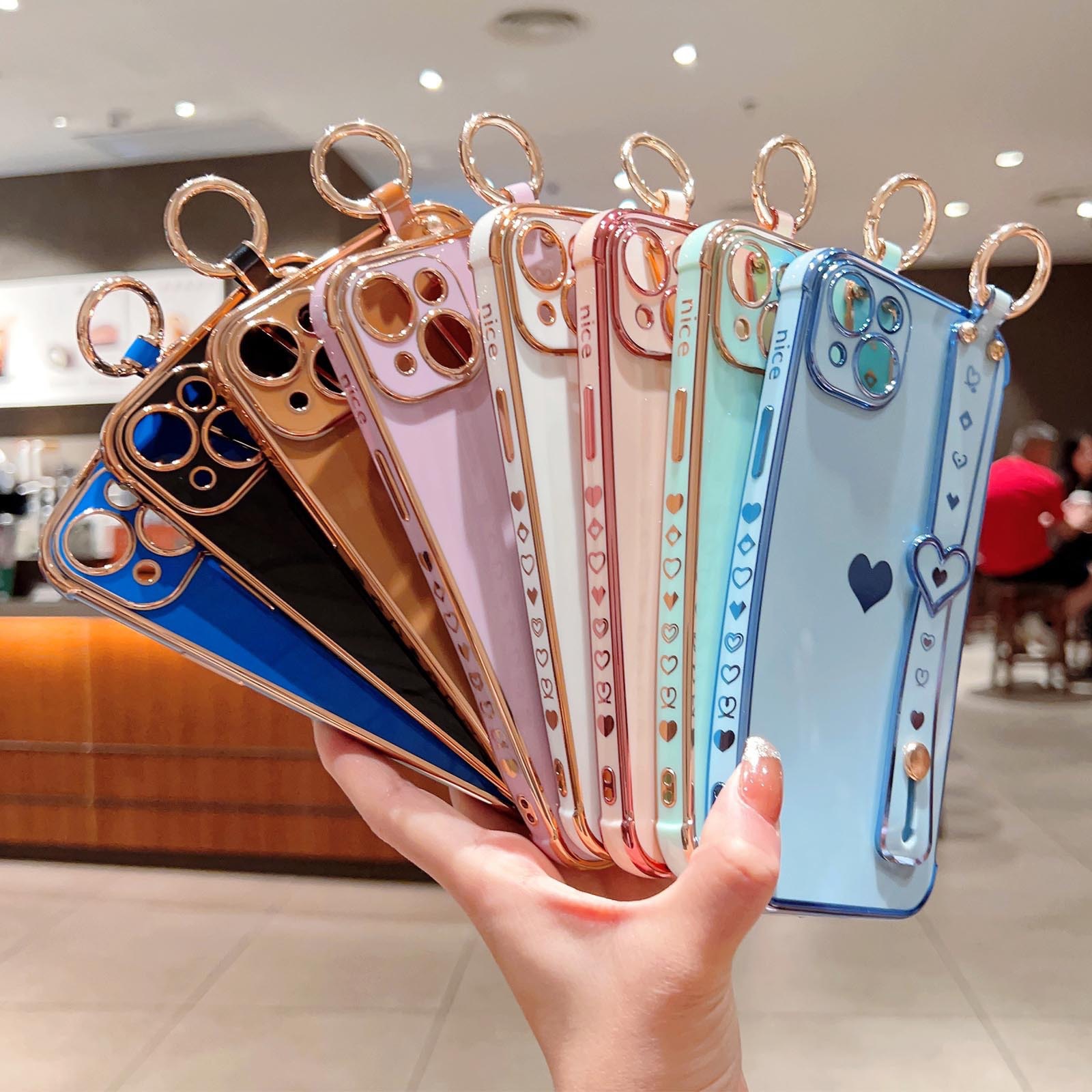 Suitable for Iphone17Promax Electroplated Heart Wristband Apple 16 Side Heart Anti-Fall 15 Mobile Phone Case