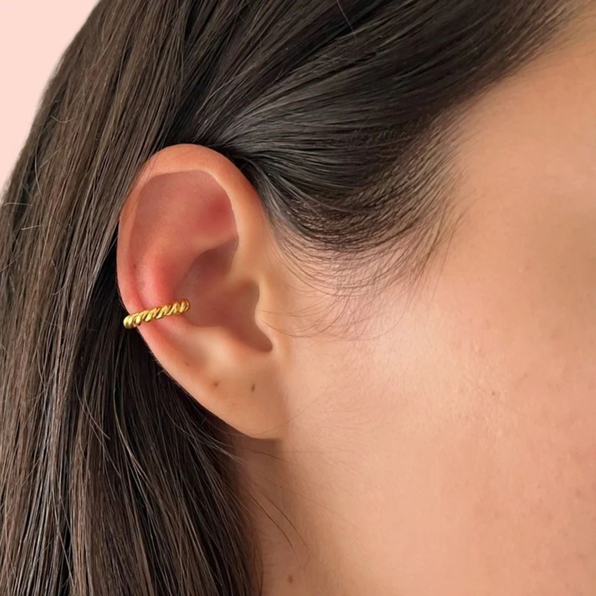 Europa y los Estados Unidos transfronterizos en el viento simple versátil de acero inoxidable de oro de 18 quilates en forma de cuerda de cáñamo redonda auriculares joyas para orejas mujeres