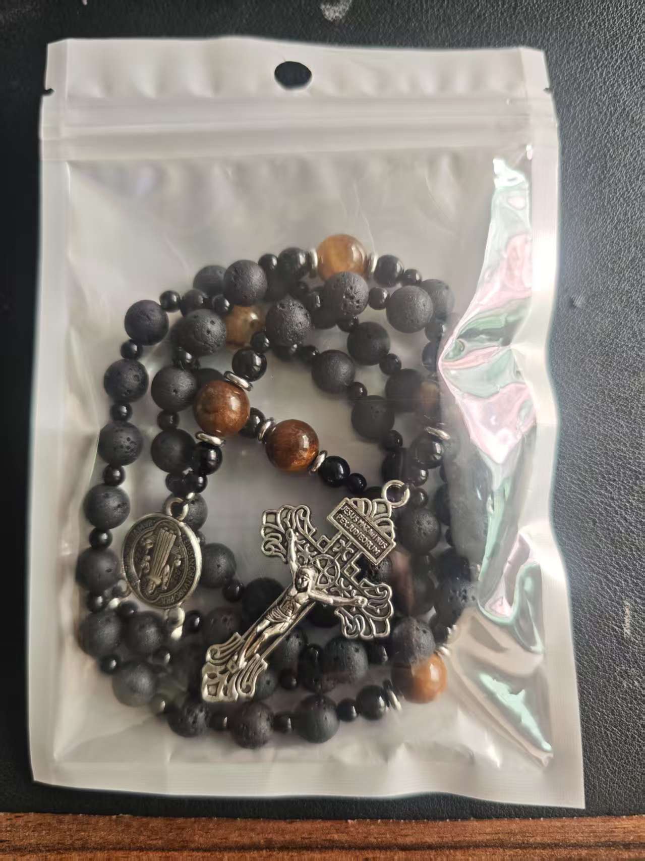 2022 verano nuevo transfronterizo negro natural cuentas redondas cadena larga negro Ball piedra Cruz Rosario collar de los hombres al por mayor