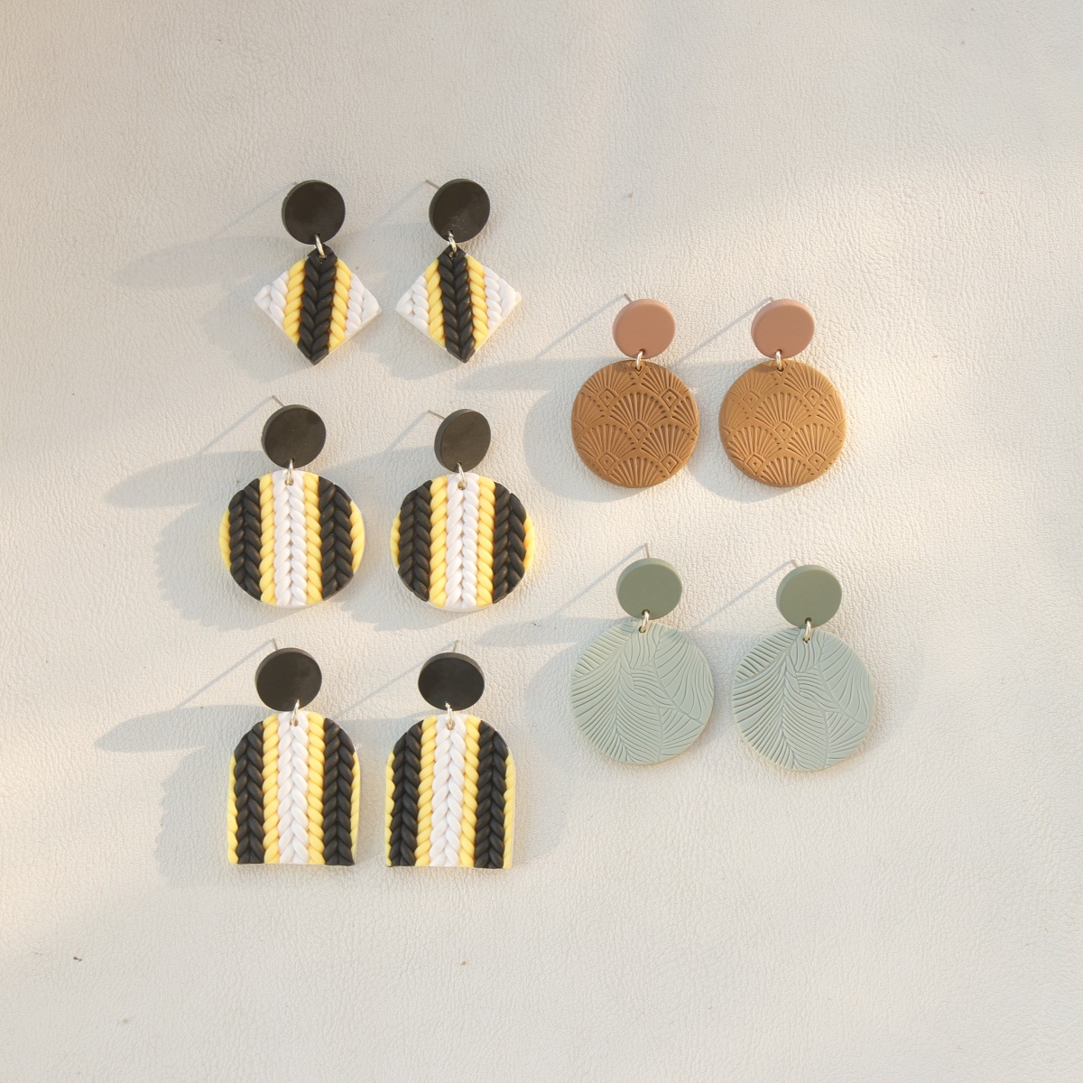 1 Pair of Bohemian Style Wheat Ear Pattern Simple Handmade Soft Pottery Pendant Earrings for Women Couple's Holiday Party