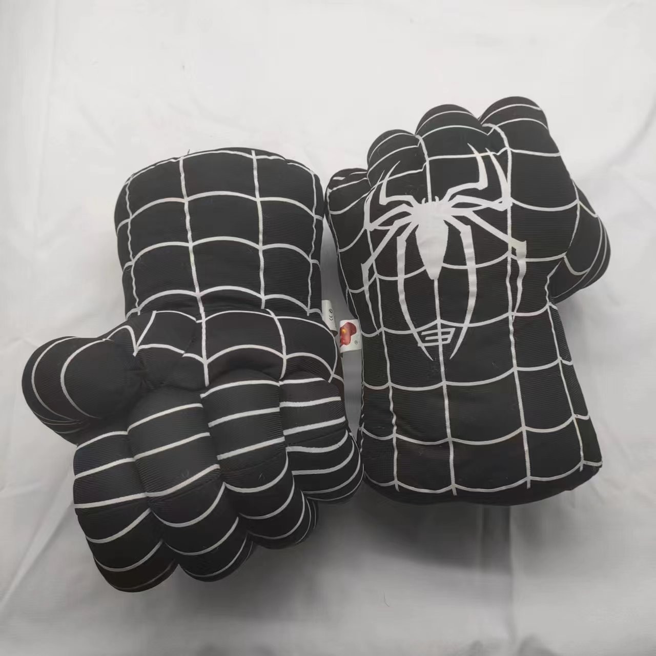 Animación de comercio exterior transfronterizo alrededor de Hulk Boxing Black Line Spider Nuevos guantes Regalo para niños Puño de juguete
