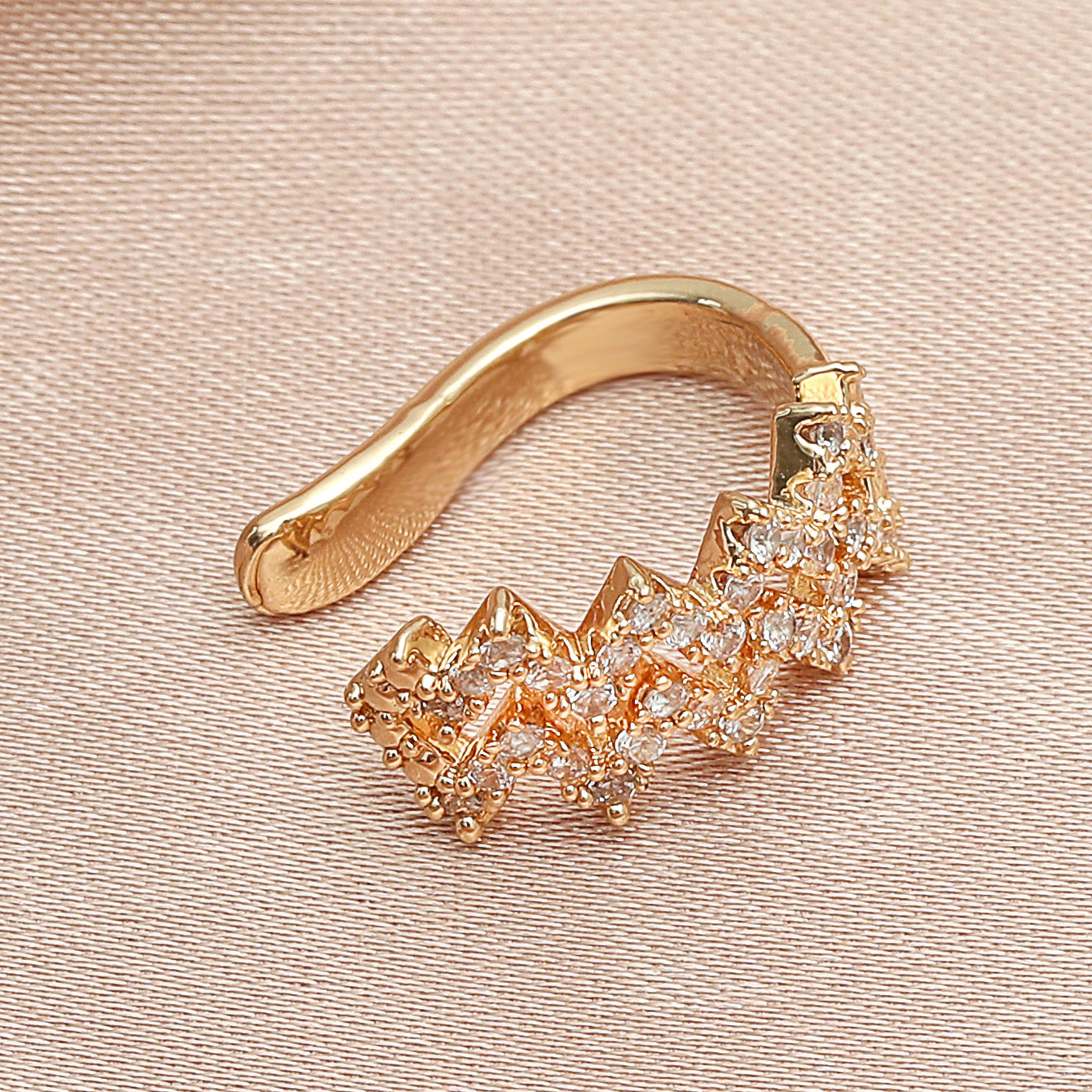 Vente En Gros Bijoux Clip D&#39;oreille En Cuivre Ligne De Vague De Diamant Nihaojewelry display picture 6