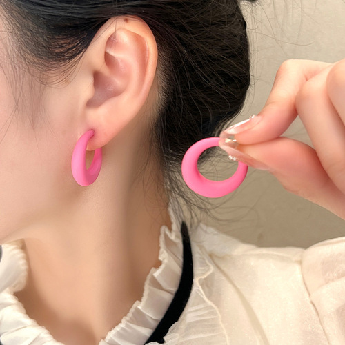 Spring colorful fresh frosted small C-shaped geometric earrings European and American rose pink hot girl temperament women's earrings wholesale
