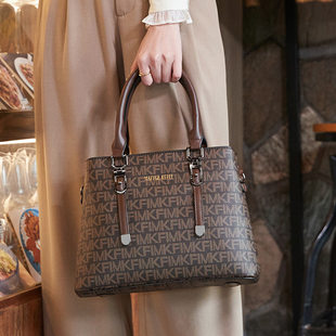 Capacious shoulder bag, one-shoulder bag, genuine leather