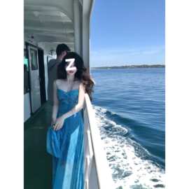 初夏绝美度假风法式设计感扎染蓝色吊带连衣裙女2026夏季新款长裙