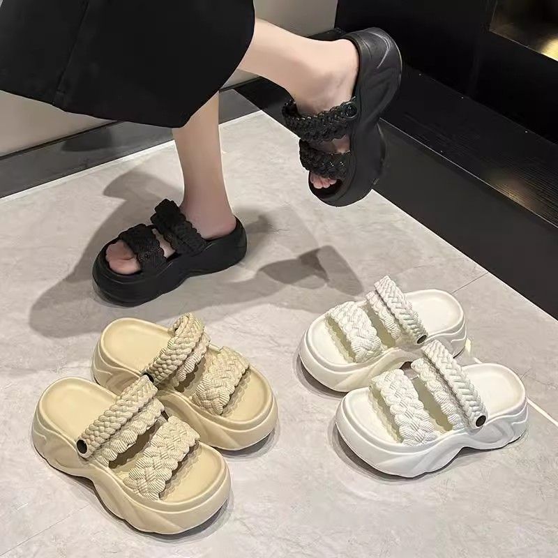 厚い底のスリッパの女性の夏のファッションのアンドロメダの風の2025新型の外は松の餅の夏を着て高くなります。|undefined