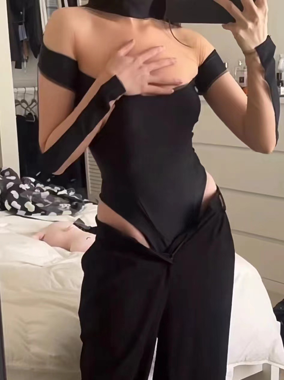 Yi Mengling Internet celebridad mismo estilo puro deseo sexy perspectiva camiseta de las mujeres del verano nuevo diseño sentido nicho delgado de una sola pieza superior