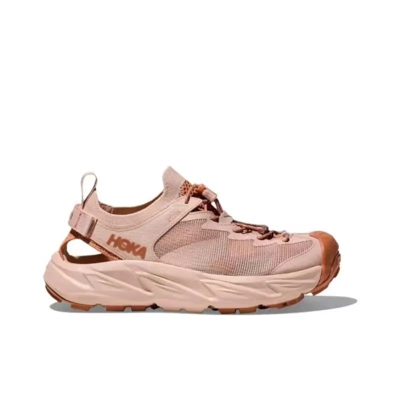 李現は同じタイプのHOKA Hopara 2で、男女の春と夏のホパラ2キャンプをしています。