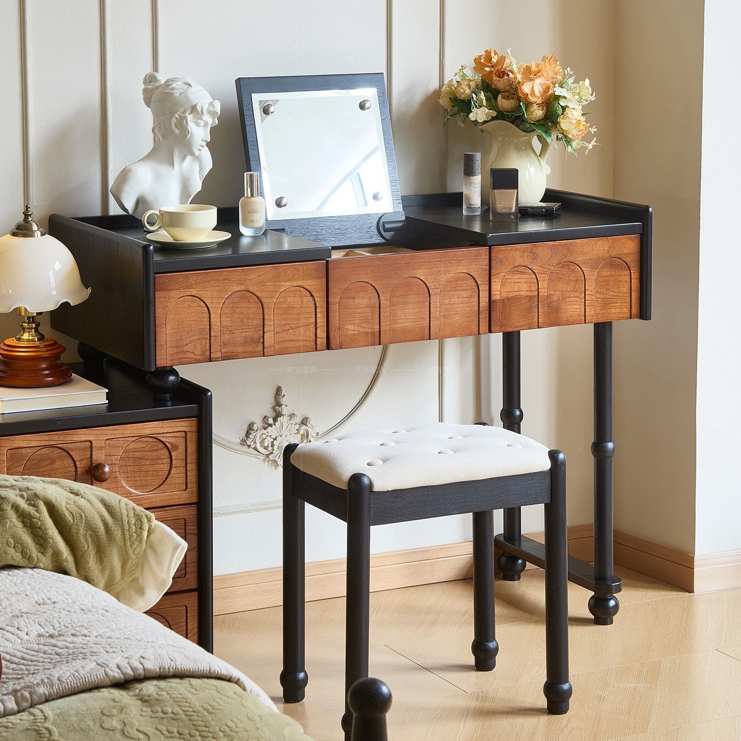 French-Style Retro Mid-Century Dressing Table Master Bedroom 2025 New Model Chest of Drawers Bedroom Integrated Bedside Storage Vanity Table