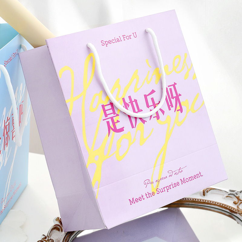 Bolsa de regalo de la sociedad Liyan es simplemente una serie de bolsas de regalo de vacaciones de alto valor.