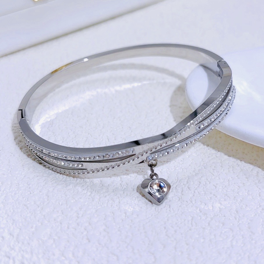 Nuevo estilo transfronterizo pulsera de diamantes de moda de acero de titanio pulsera al por mayor temperamento de lujo ligero femenino sentido de alto nivel estilo nicho