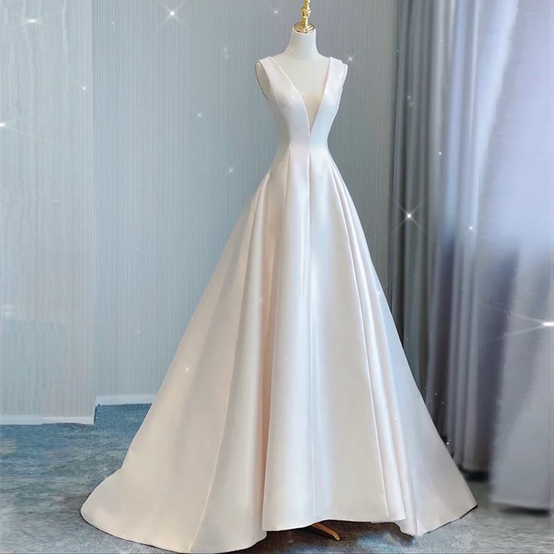 Vintage Satin Wedding Dress Minimalist Style High Quality Elegantly Slimming V Neck Long Train For Women_ecoleips.com