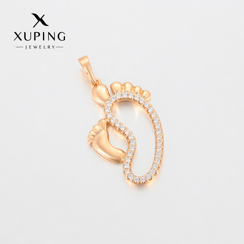 Xuping estilo simple retro collar de pie colgante de aleación de cobre chapado 18k color Día de la Madre colgante al por mayor