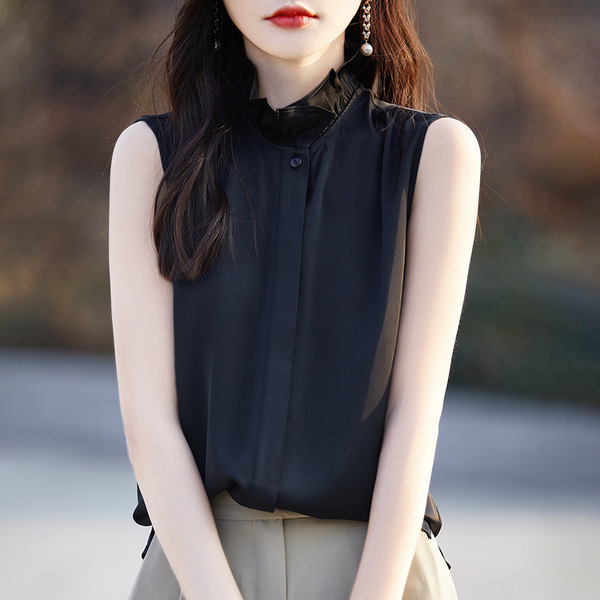 Spring knitted shirt