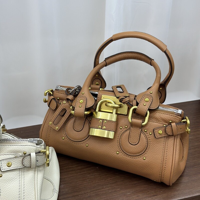 Second-Hand Paddington Bag, Millennium Retro Large Lock Bag, 25 Autumn/Winter First-Layer Cowhide Leather Internet Celebrity Shoulder Handbag Second-Hand Paddington Bag, Millennium Retro Large Lock Bag, 25 Autumn/Winter First-Layer Cowhide Leather Internet Celebrity Shoulder Handbag