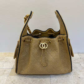 草编小香风抽绳hobo水桶包2026夏新款时尚度假风法式单肩水桶包女